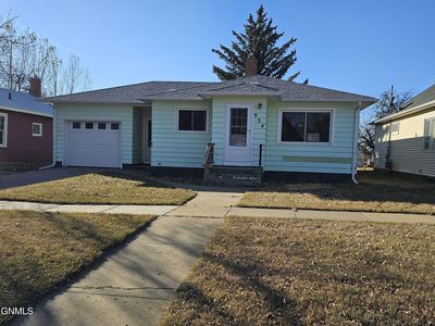 934 1st Ave W, New England, ND, 58647