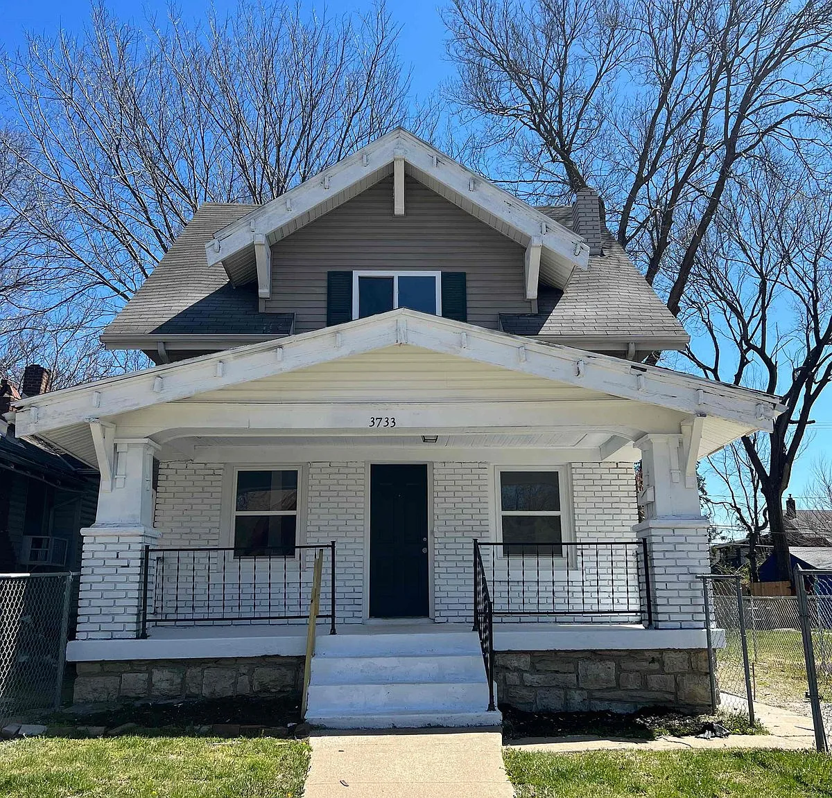 2 bed, 1.0 bath, 1351 sqft, $1,450 — Photo 1