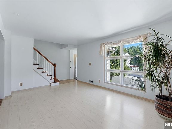 3rd image of 270 Coolidge Avenue