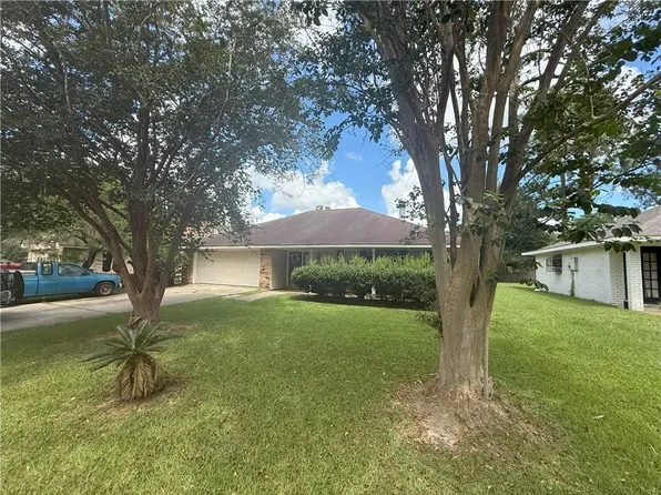 208 Lake Village Blvd, Slidell, LA 70461