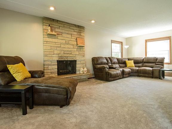 4th image of 1507 Valley Dr
