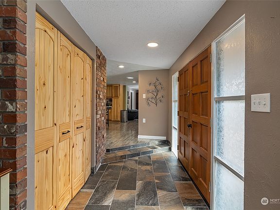 3rd image of 1807 Sherwood Lane