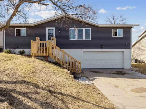 2118 10th St, Coralville, IA 52241