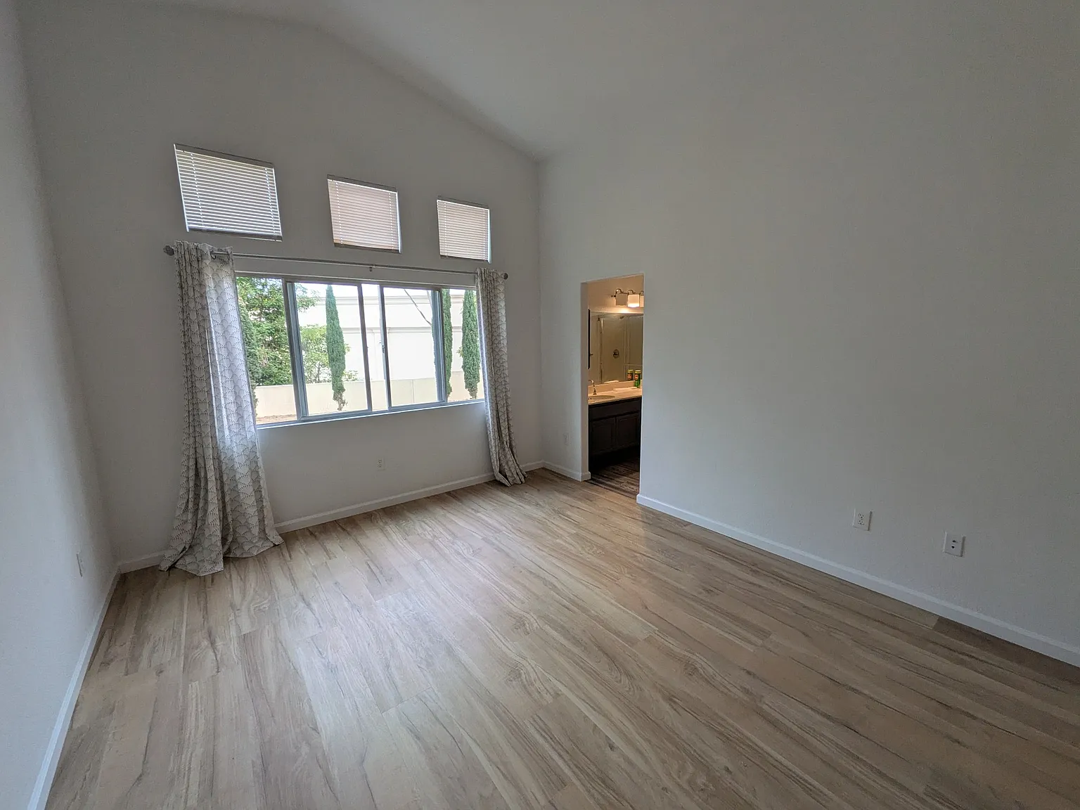 583 Hildale Cir — Photo 4