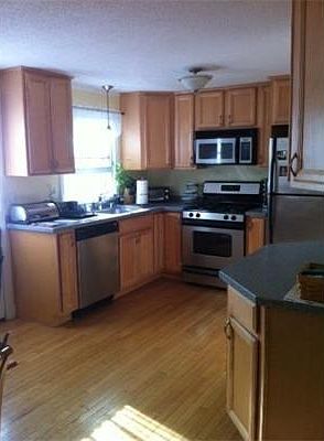4th image of 30 Merrimack Meadows Ln
