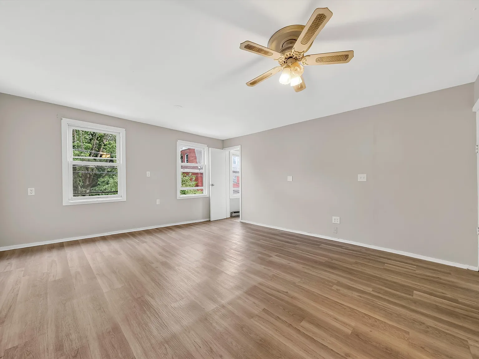 3 bed, 950 sqft, $1,900 — Photo 4