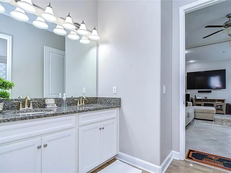 31470 Fairhill Dr — Photo 16