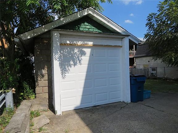 4th image of 2941 Brownsville Rd