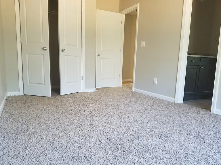 Summit Pointe Apartments — Photo 10