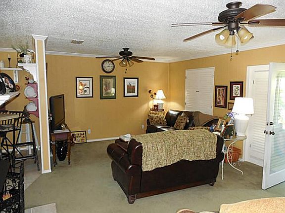 3rd image of 909 Shady Lake Dr