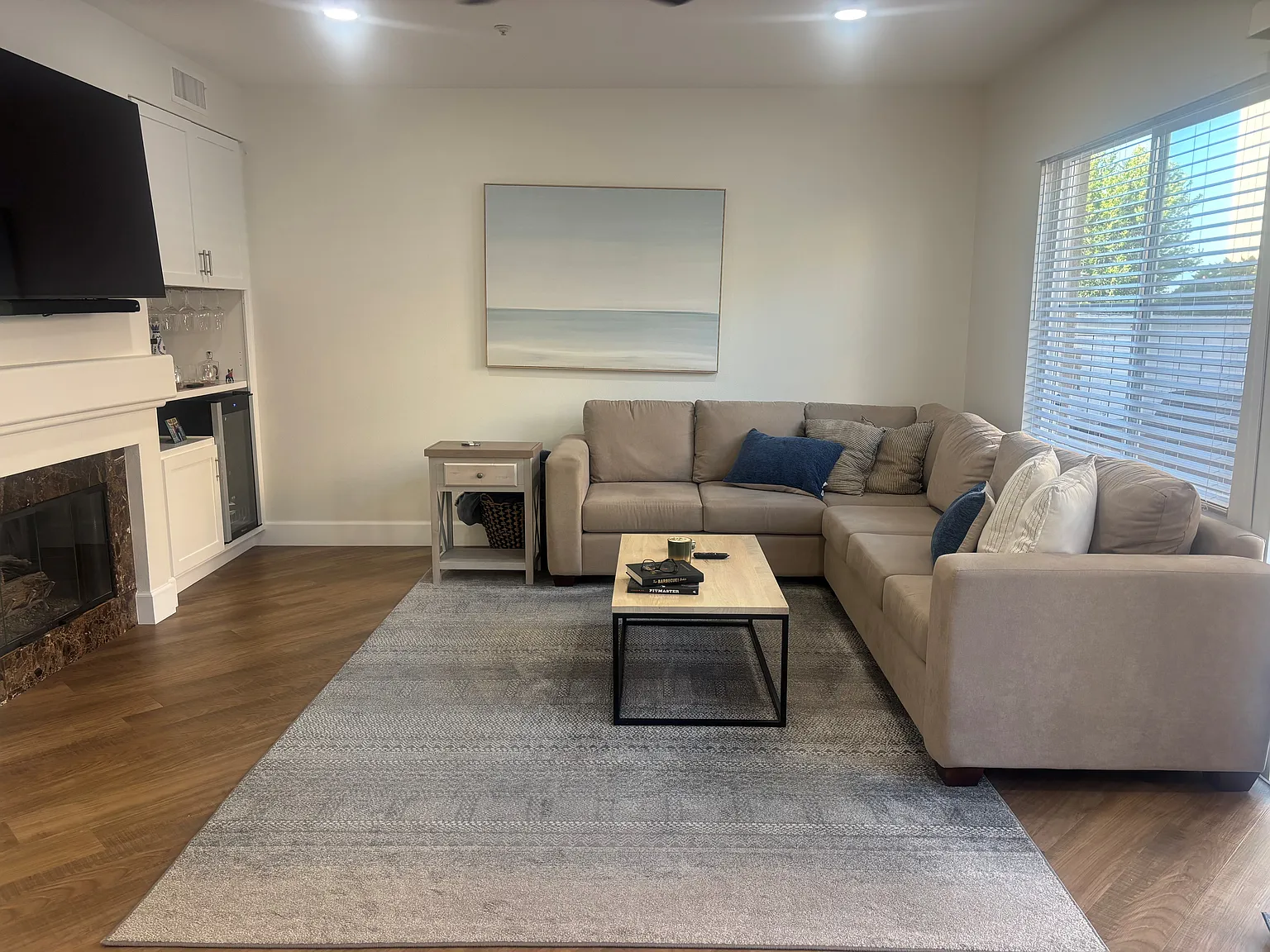 3 bed, 1425 sqft, $4,350 — Photo 1