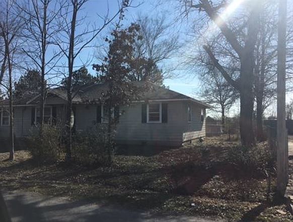 2nd image of 3915 Griggs Ave