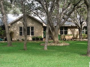 112 Twin Oaks Rd, Refugio, TX 78377