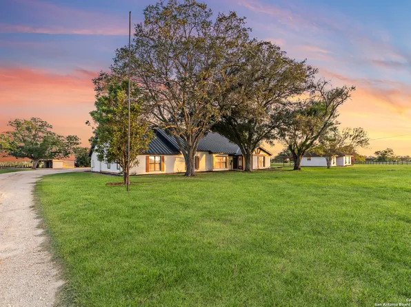 1591 Leissner School, Seguin, TX 78155