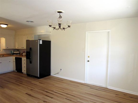 4th image of 2401 Glenwood Dr
