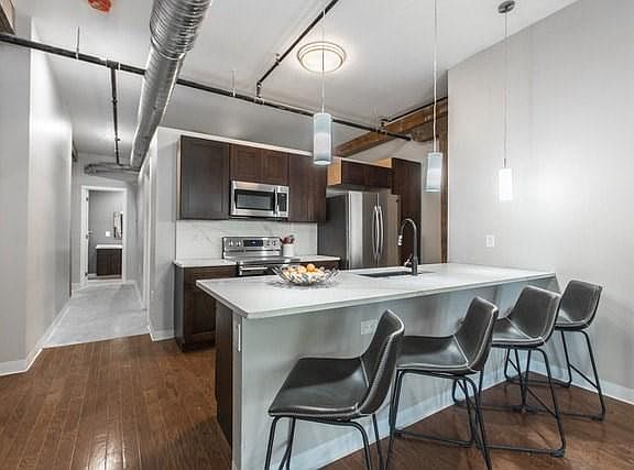 2nd image of 1225 Union Ave #302