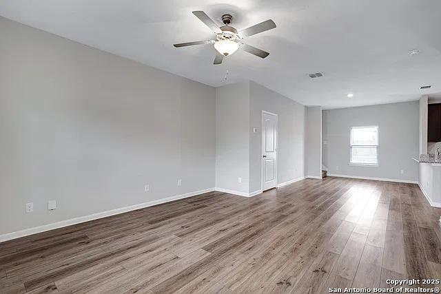 3 bed, 2.5 bath, 1414 sqft, $1,695 — Photo 4