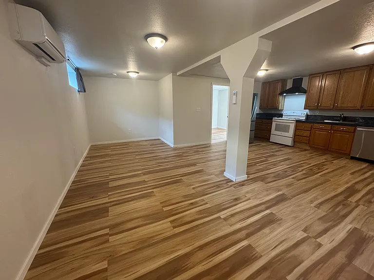 11121 SE 31st Ave #BASEMENT — Photo 7
