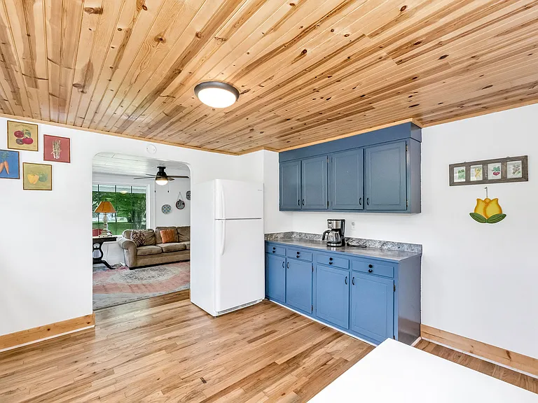 609 W Main St — Photo 17