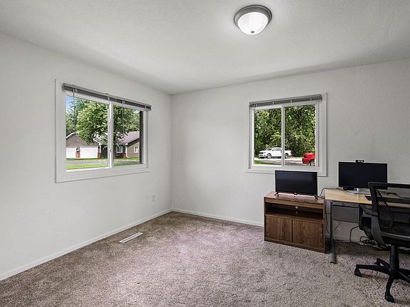 5th image of 701 Auburn Pl NW