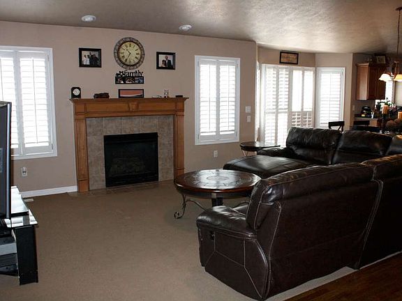 5733 Field Creek Way - 05 Family Room_09182014