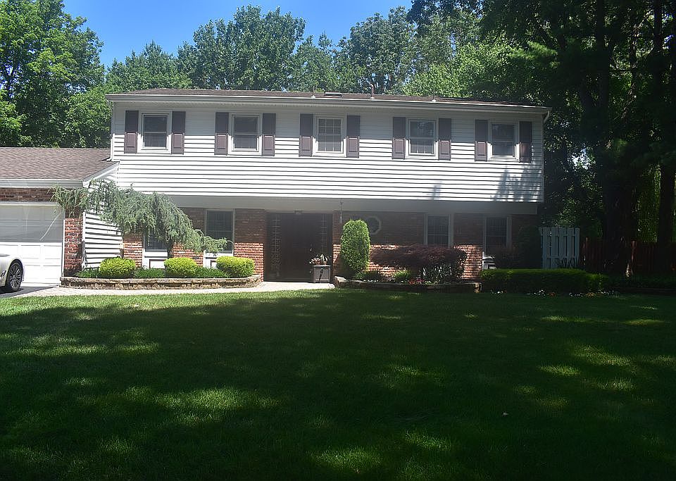 1st image of 82 Sunnybrook Dr