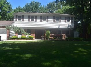 82 Sunnybrook Dr, Freehold, NJ 07728