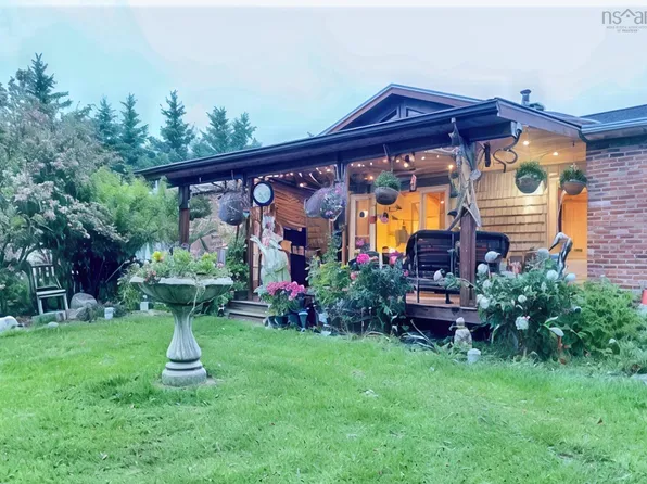 36 Green Rock Dr S, Yarmouth, NS B5A 5H1