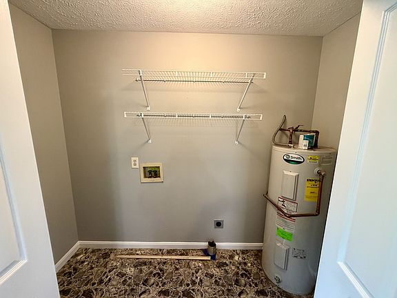 3rd image of 115 Carey Ct