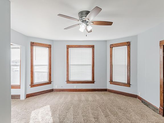 4th image of 901 S 1st St
