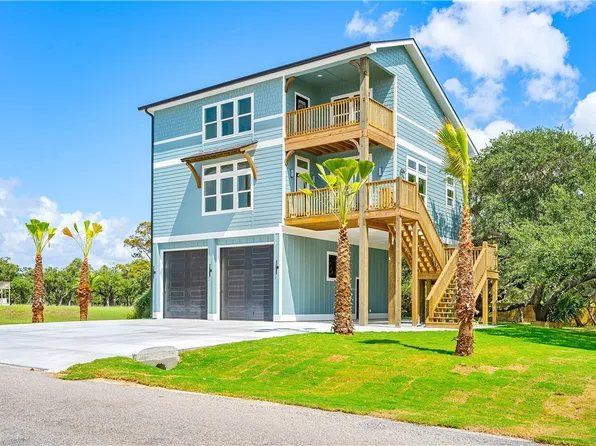 147 Front St, Rockport, TX 78382