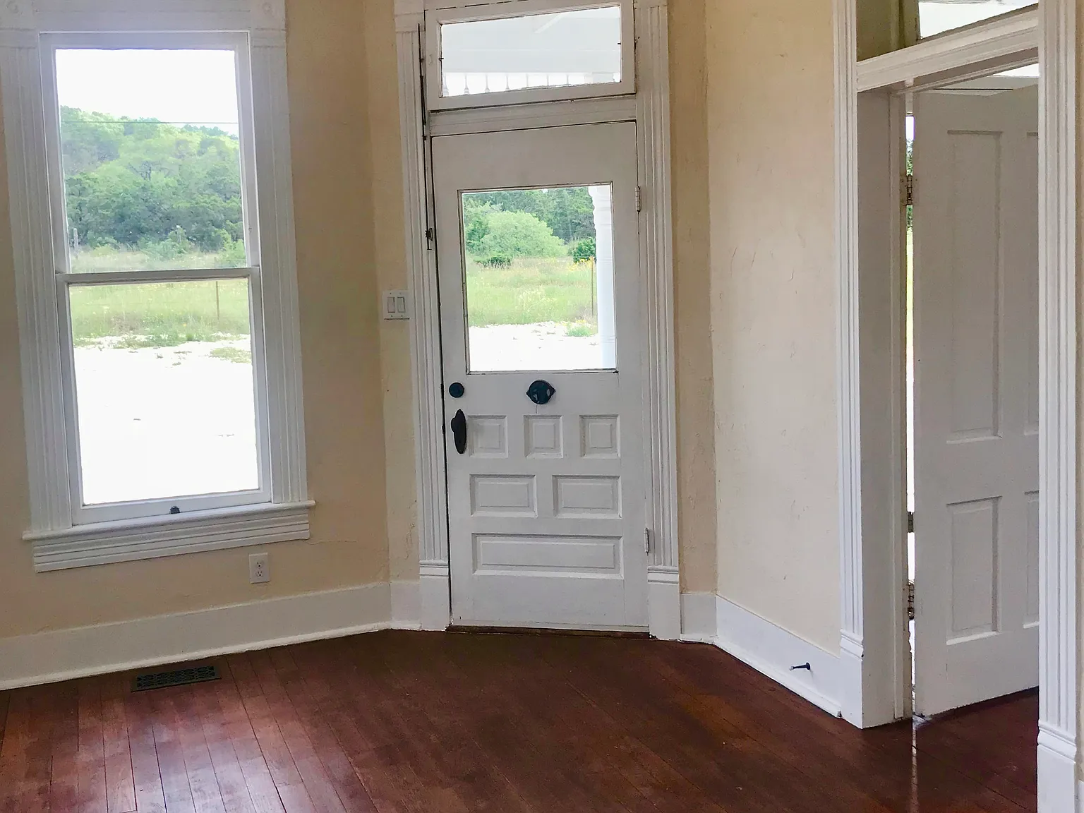 2 bed, 2000 sqft, $2,500 — Photo 2