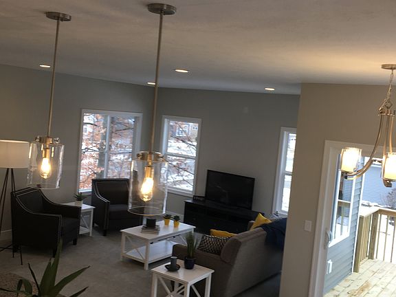 2nd image of 2601 Stockwood Dr NE