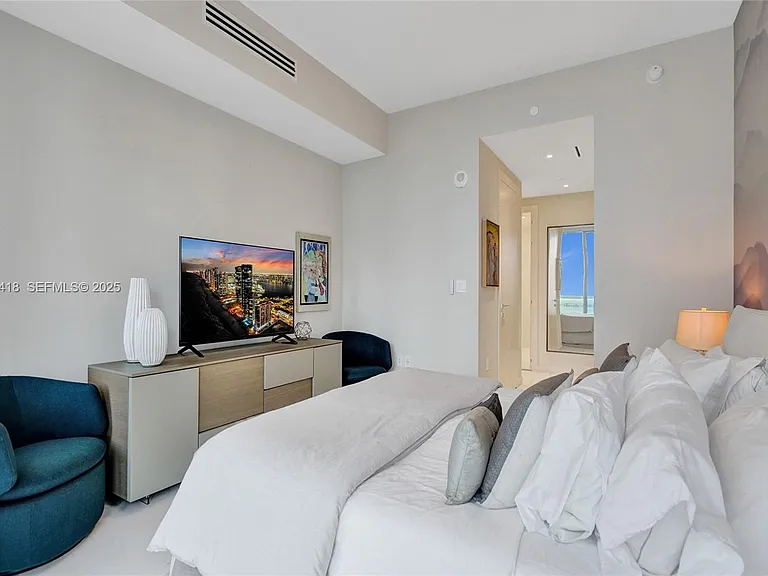 300 Biscayne Blvd #2305W — Photo 36