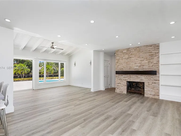 330 Coconut Isle Dr — Photo 5