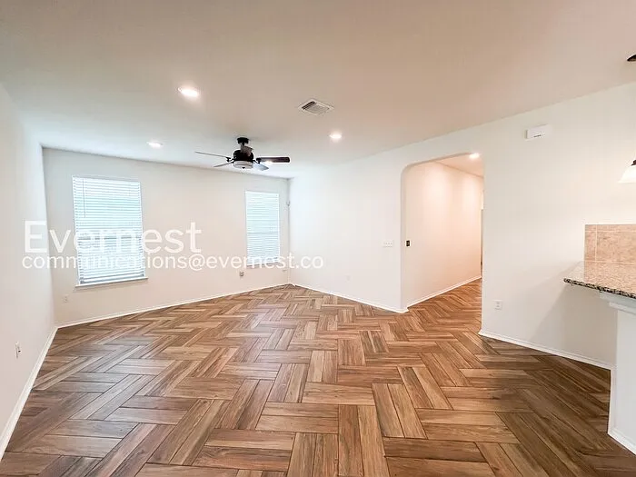 1705 Garamond Ln — Photo 5