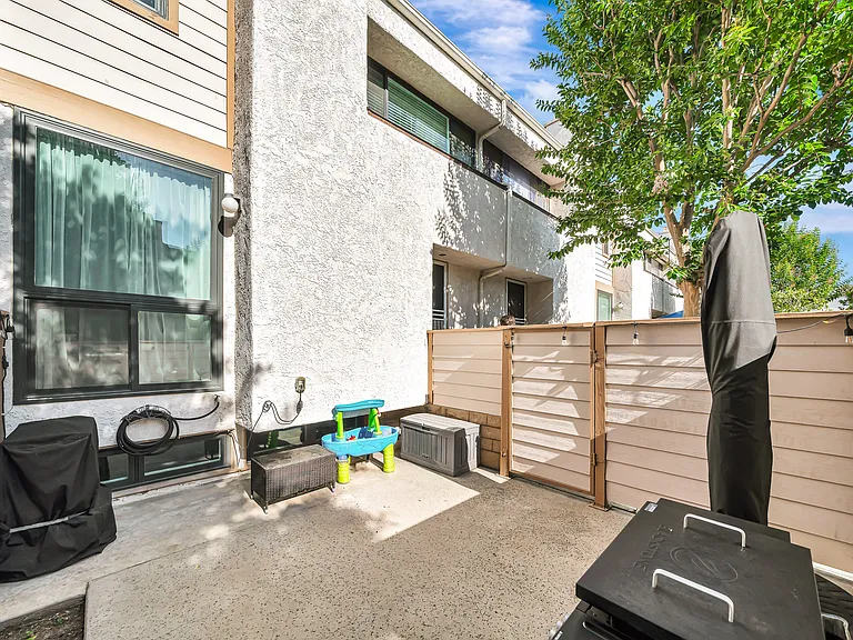 10231 Independence Ave — Photo 47