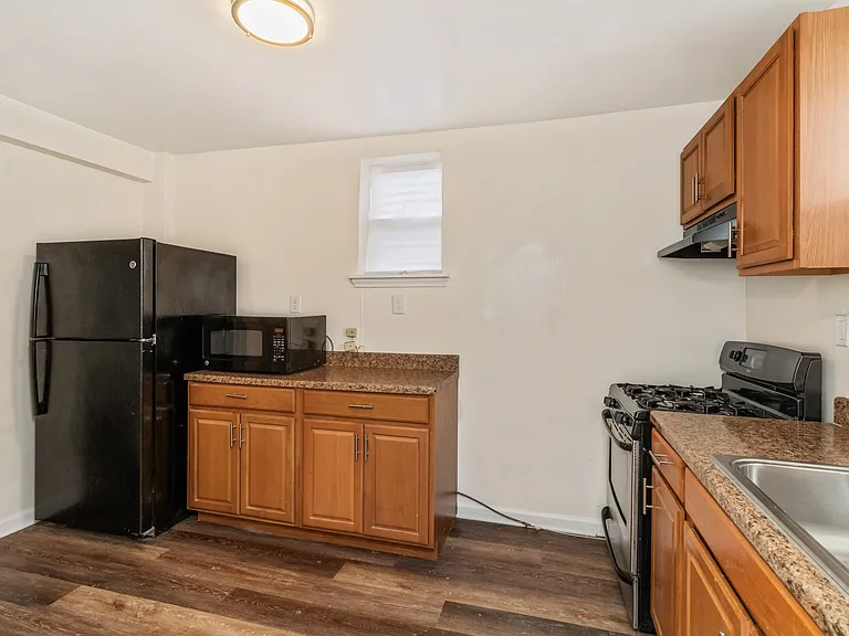 2915 Oakford Ave — Photo 5