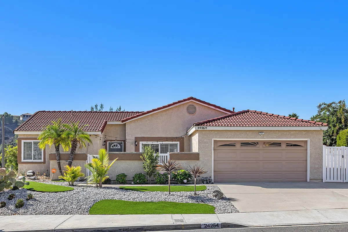 5 bed, 1937 sqft, $4,450 — Photo 1
