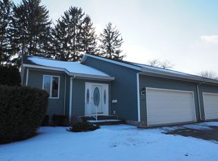 1143 Aspen Dr, Norton Shores, MI