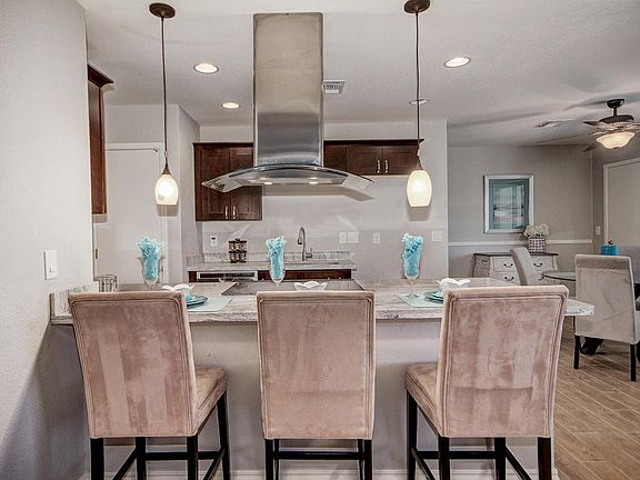 4th image of 2223 S Peonie Cir