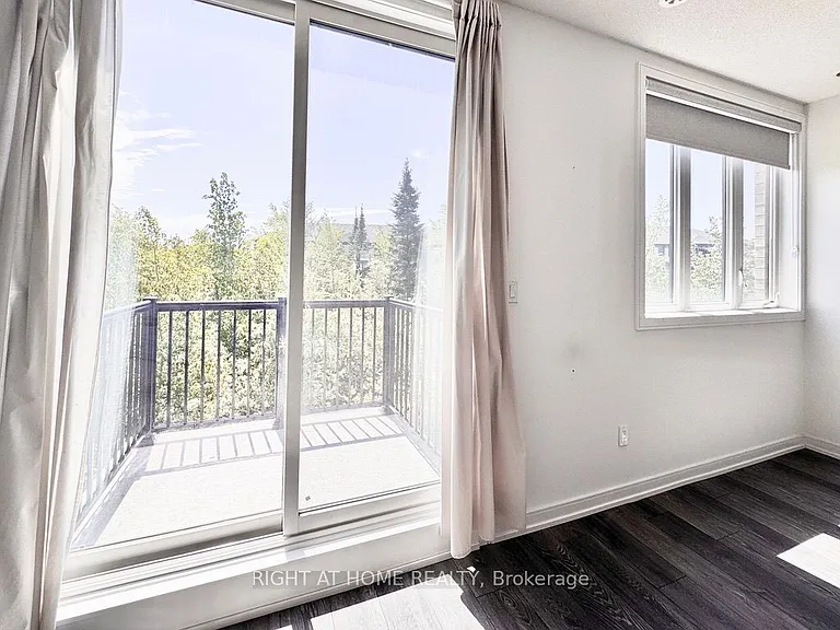 16 Blue Forest Cres — Photo 10