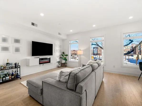 231 Maverick St #3, Boston, MA 02128