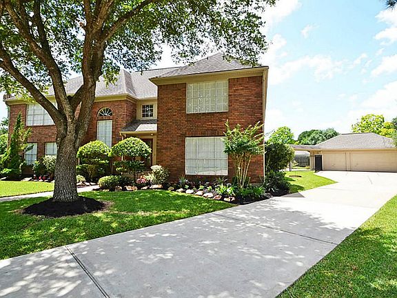 2nd image of 27 Hollinfare Ct