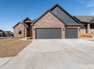 11713 NW 102nd St, Yukon, OK 73099