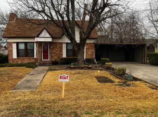 112 S 6th St, Godley, TX 76044