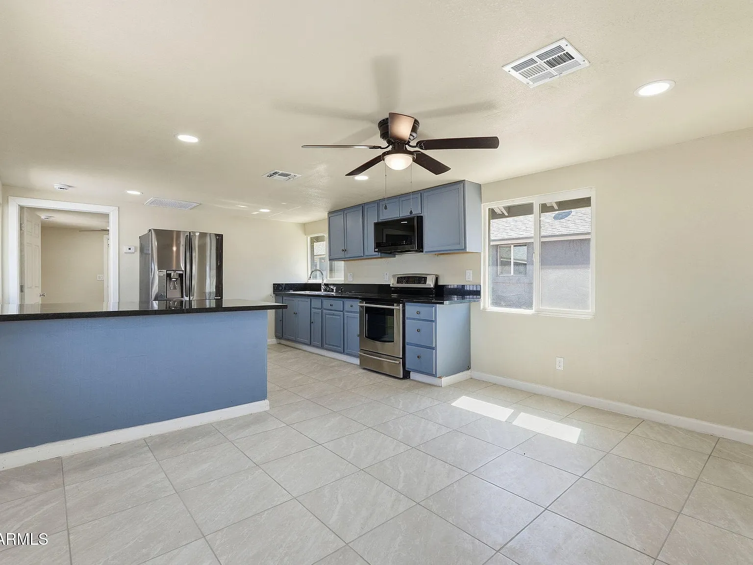 2 bed, 1000 sqft, $1,400 — Photo 3