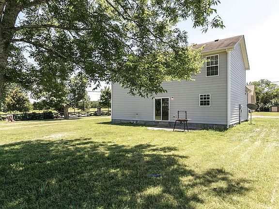 3rd image of 500 Silverhill Dr