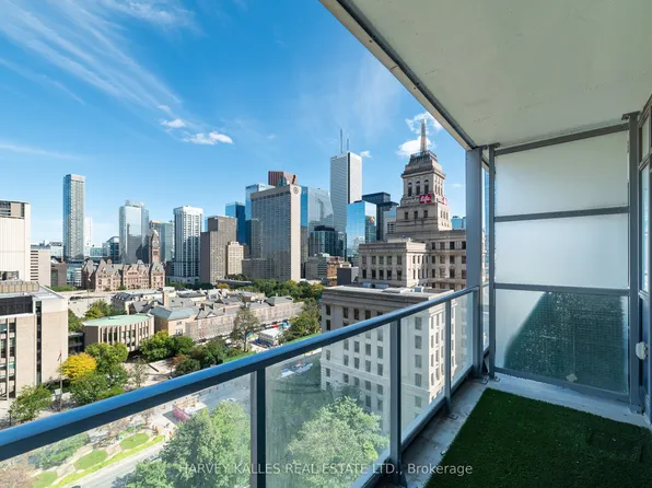 210 Simcoe St, Toronto, ON
