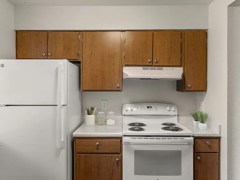 A Classic, fully equipped Kitchen at Horizon East Apartments